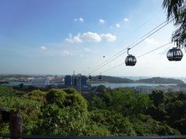 Kolejka linowa, Singapur<br>Prowadzi ze wzgórza Faber (wysokość 106 m n.p.m.) na Wyspę Santosa.
